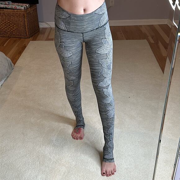 Lululemon Wunder Under Legging Pant (Hi-Rise)
Dottie Tribe White Black - Picture 4 of 9